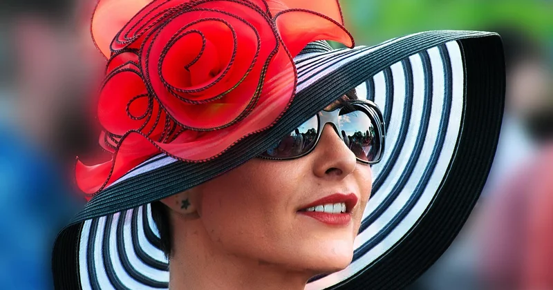 Comment choisir son chapeau bibi selon son visage et sa coiffure