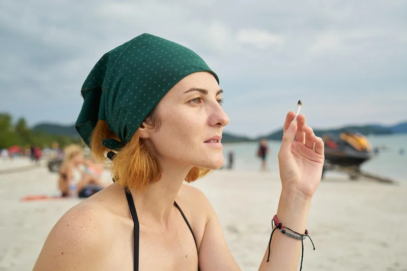 Comment fixer un bandana sur le côté ?