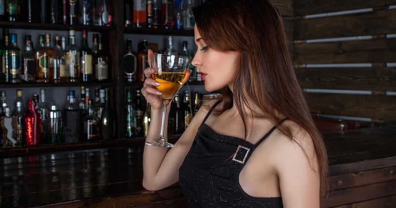 Coiffure de soirée simple : 15 idées élégantes à réaliser en 5 minutes