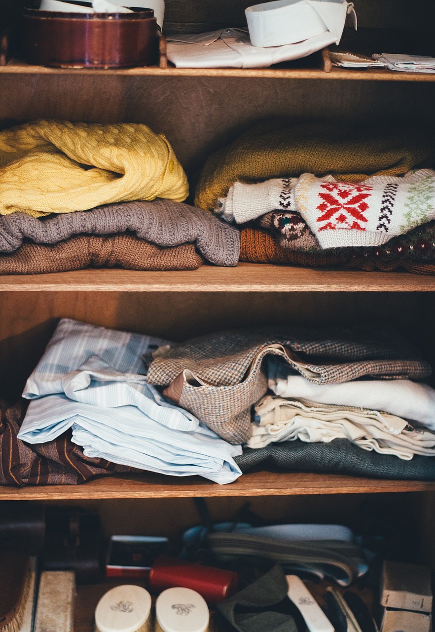 Quels sont les basiques intemporels à avoir dans sa garde-robe ?