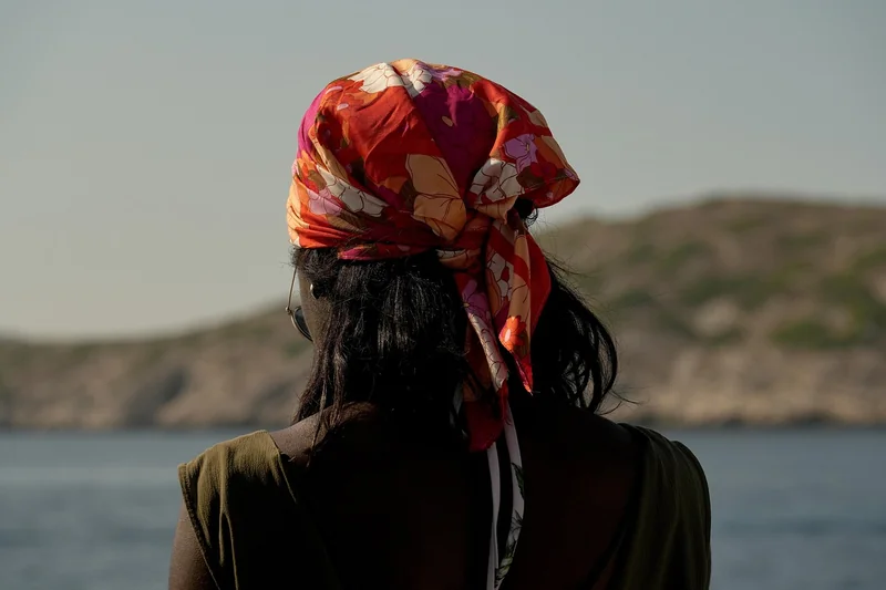 Les différentes façons de mettre un bandana dans les cheveux