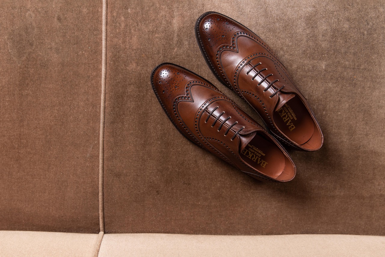 découvrez notre vaste collection de chaussures alliant style, confort et qualité. que vous recherchiez des baskets tendance, des sandales estivales ou des chaussures habillées, trouvez la paire parfaite qui s'adapte à toutes vos occasions. explorez nos dernières tendances et laissez vos pieds s'exprimer!