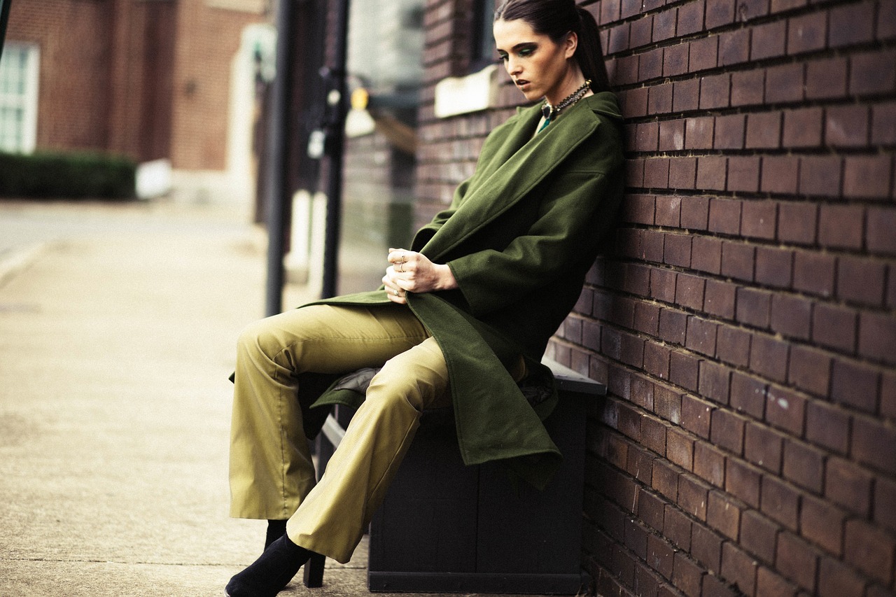 découvrez l'univers du streetwear, une mode urbaine qui allie confort et style. explorez les dernières tendances, accessoires et vêtements qui expriment votre personnalité tout en restant à la pointe de la mode. adoptez le lifestyle streetwear pour un look moderne et décontracté.