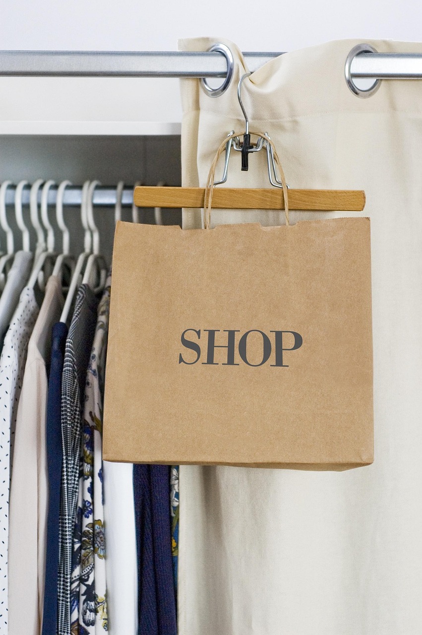 découvrez les essentiels intemporels de votre garde-robe : des pièces polyvalentes et élégantes qui s'adaptent à toutes les occasions, offrant style et durabilité tout au long de l'année.