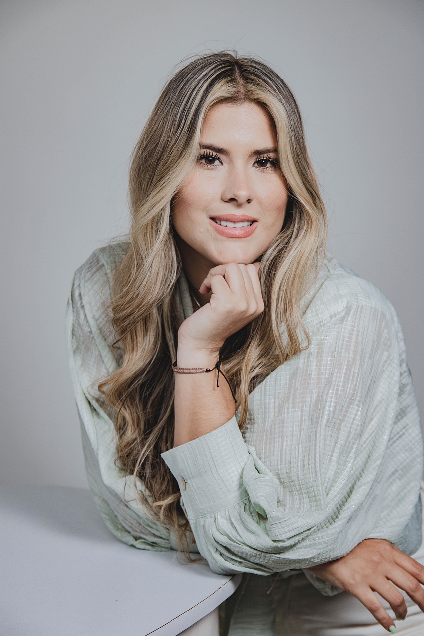 découvrez nos conseils sur la tenue idéale pour réussir un entretien d'embauche : astuces, erreurs à éviter et exemples pour faire bonne impression dès le premier regard.