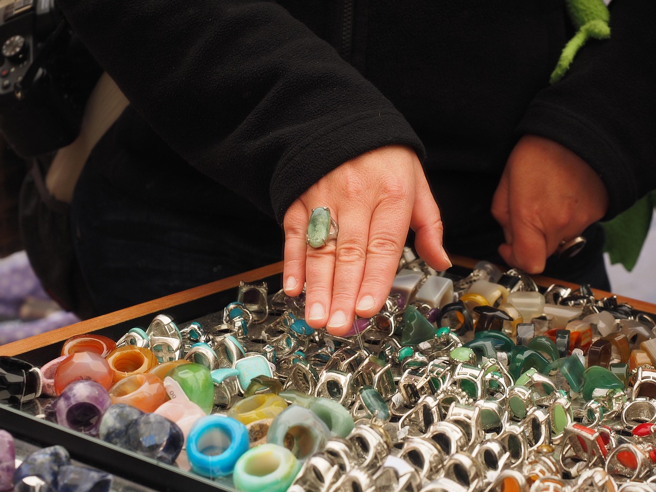 découvrez notre sélection de bijoux raffinés : bagues, colliers, bracelets et boucles d’oreilles pour sublimer chaque style. offrez-vous l’élégance avec nos créations uniques et tendances.