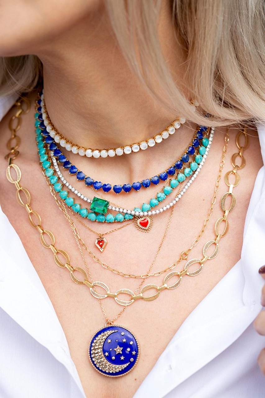 d&eacute;couvrez les tendances bijoux 2025 : styles innovants, mat&eacute;riaux modernes et designs incontournables pour sublimer votre look avec &eacute;l&eacute;gance et originalit&eacute;.